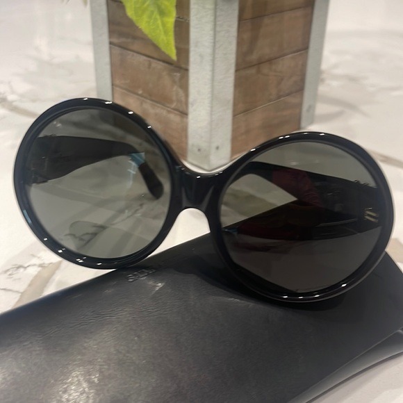 Authentic Saint Laurent Woman’s sunglasses black - Picture 1 of 14